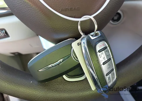 2017 Chrysler Pacifica Touring z USA, uszkodzony, nr VIN 2C4RC1DG5HR529201